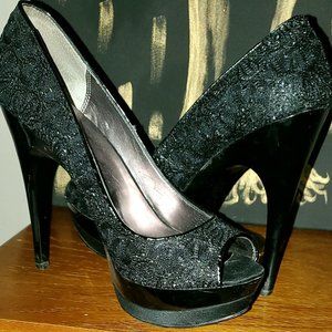 Black lace heel, size 9M